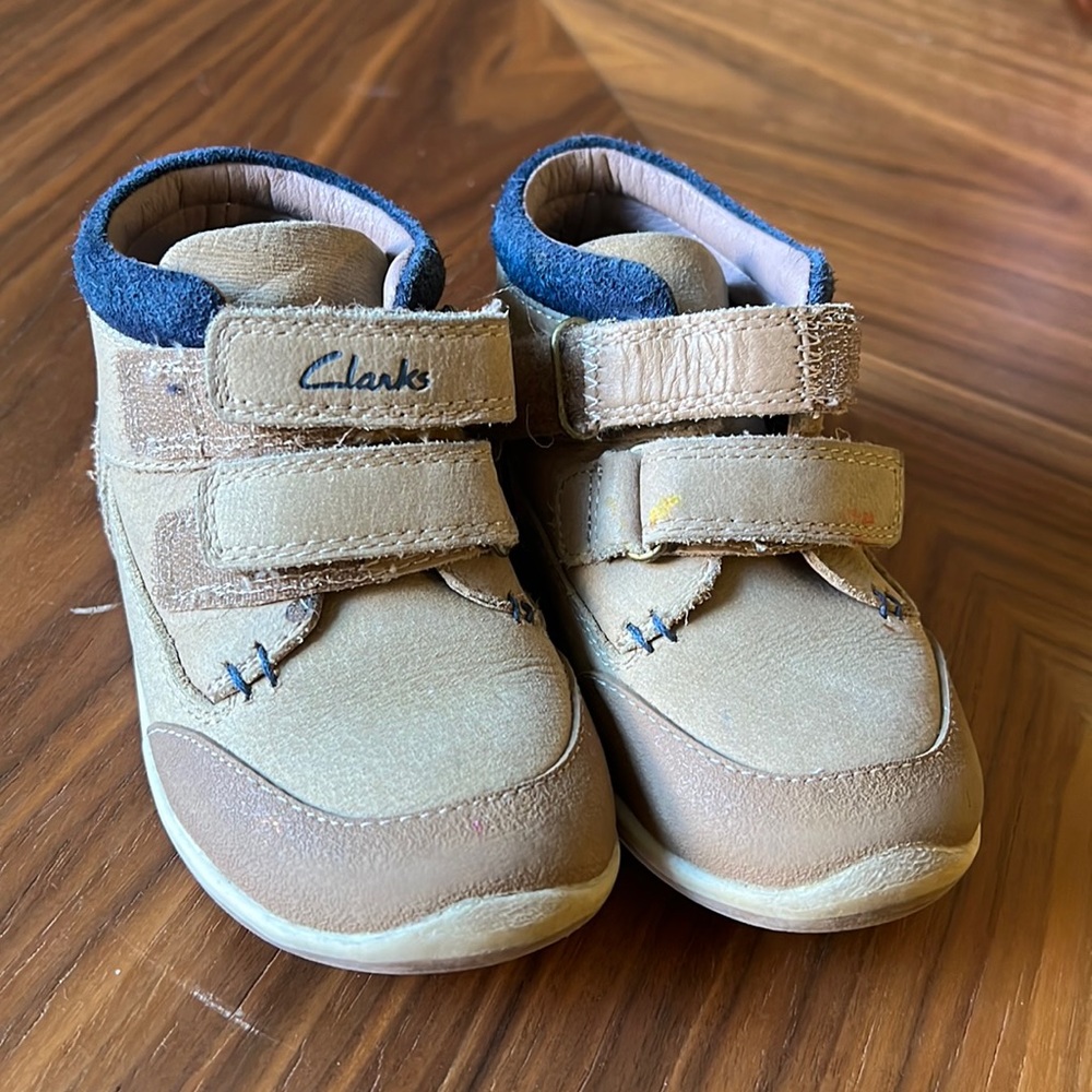 Clarks toddler beige shoe
